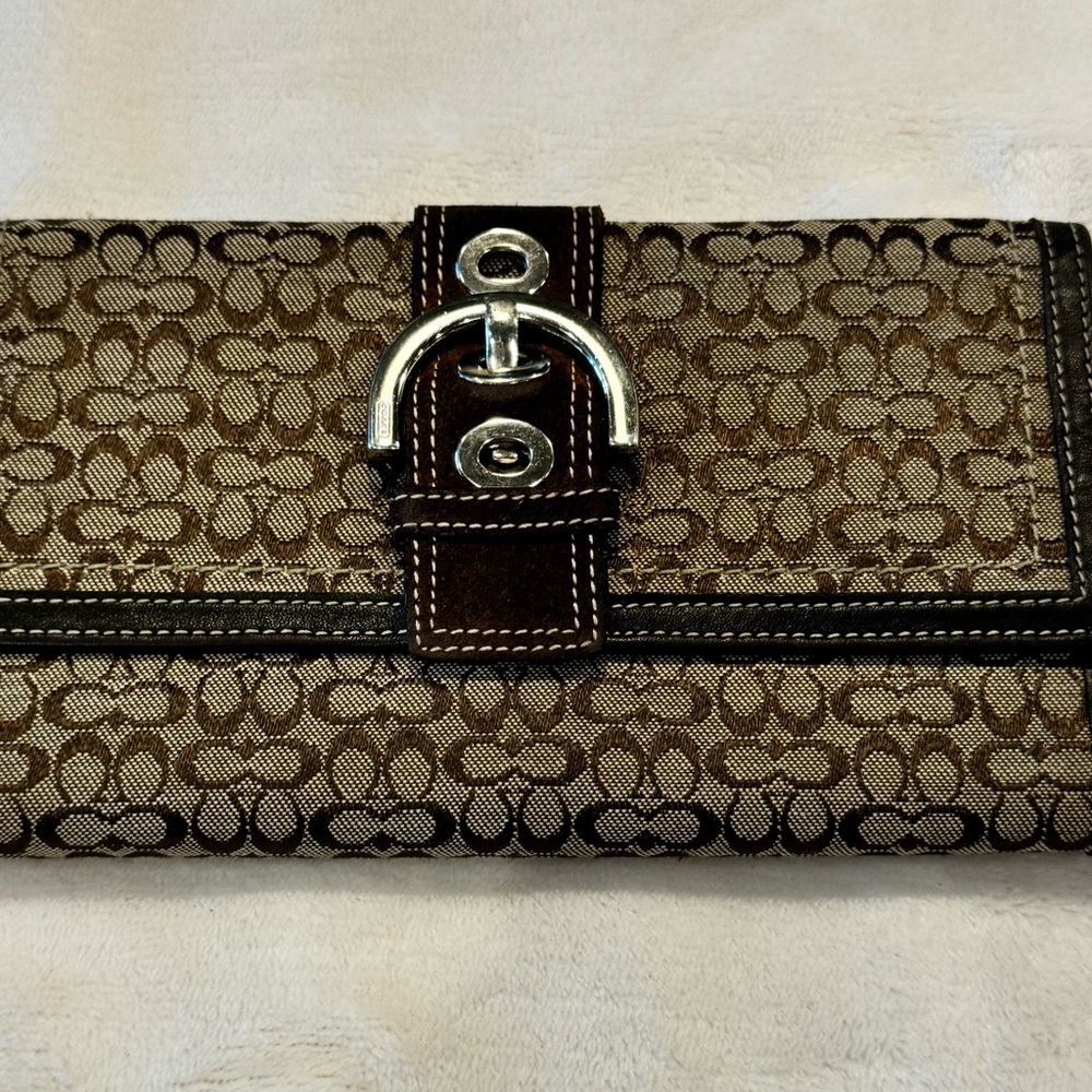Coach Signature Trifold Buckle Wallet